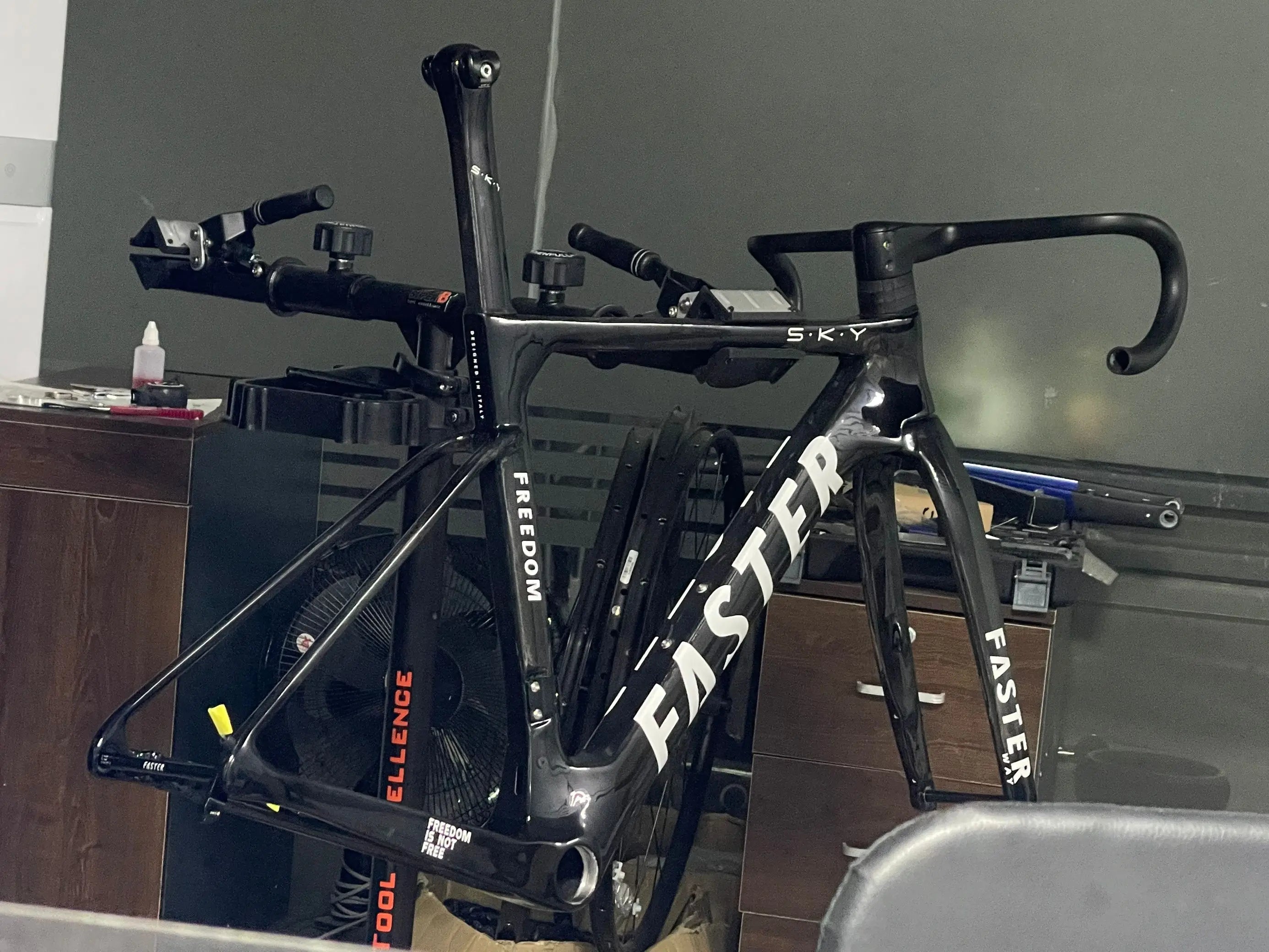 New Model T47 FASTERWAY Freedom Frameset Carbon Bike Road Frame with Fork Seatpost Clamp Headset Handlebar 32C Disc Brake